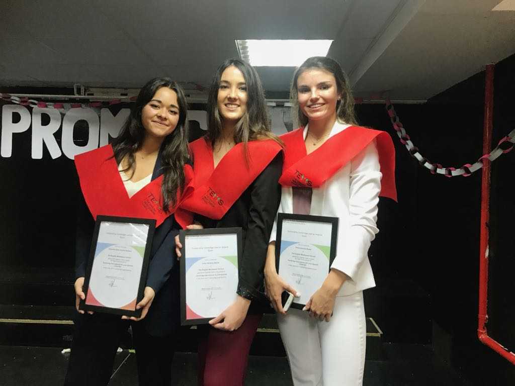 Mejores Alumnas Cambridge